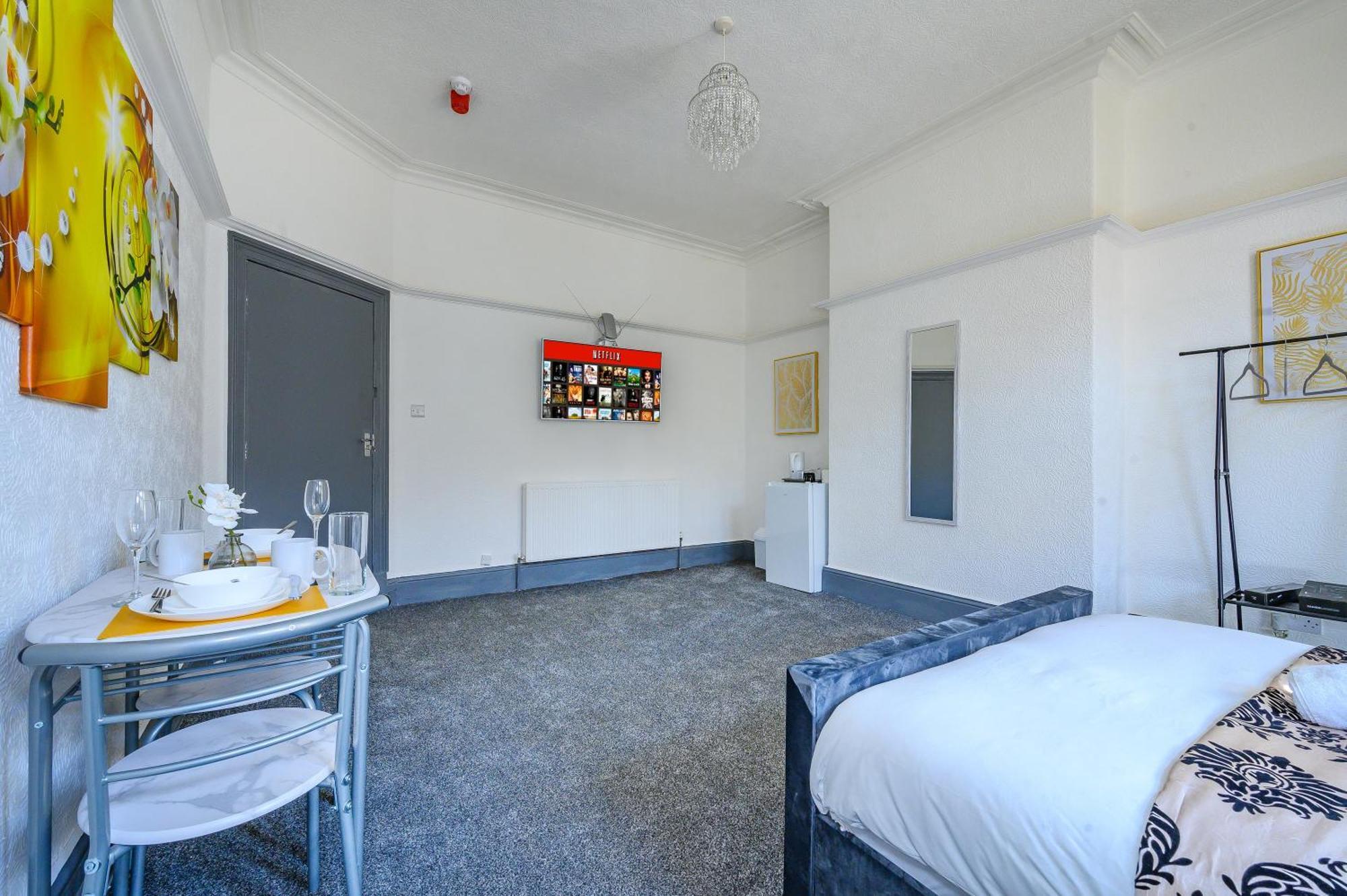 -Rf7H- For Your Relaxed & Cosy Free Parking Лийдс Екстериор снимка